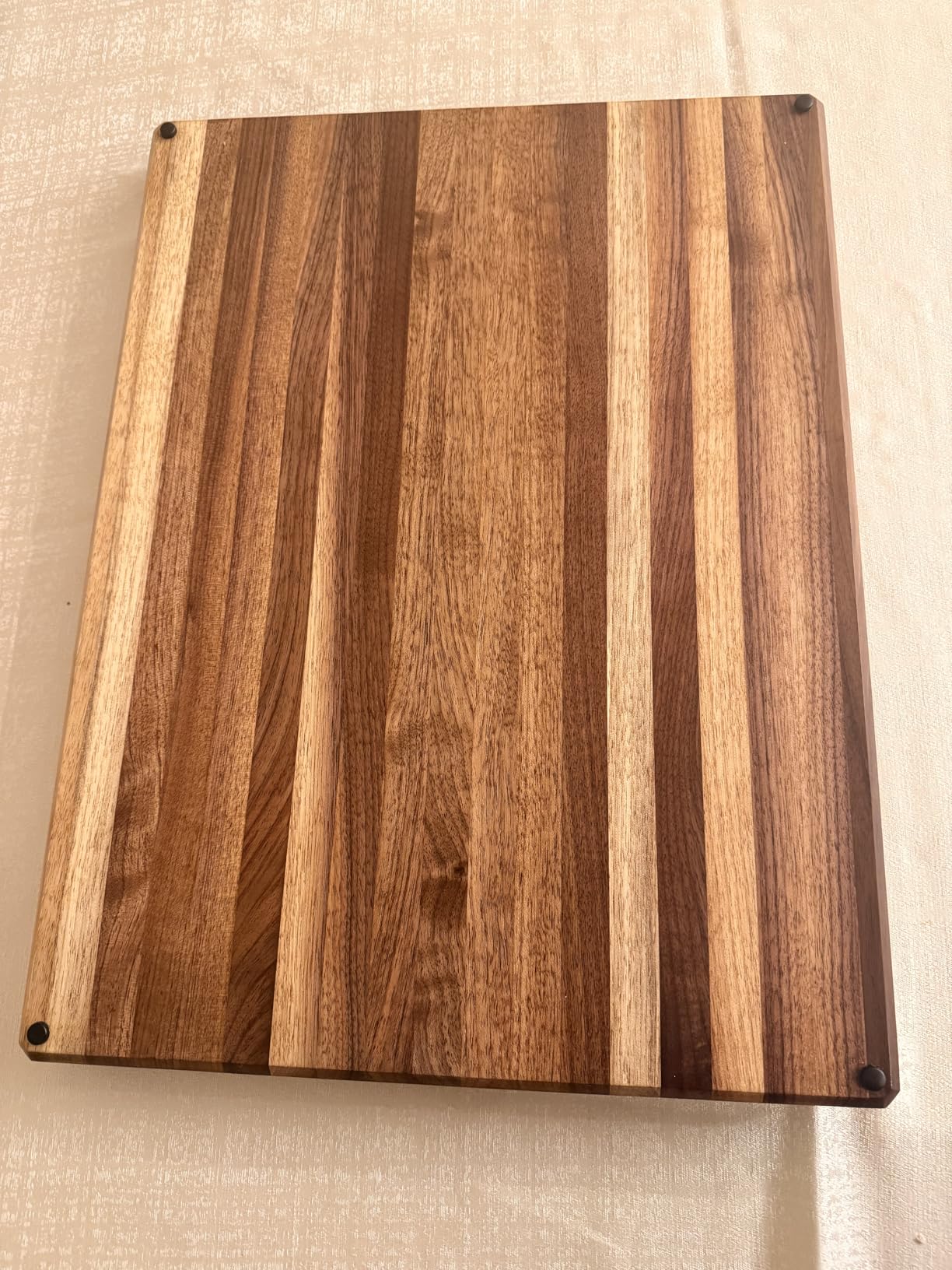 Sonder Los Angeles Winsome Acacia Wood Cutting Board | Acacia Edge Grain Cutting Board for Kitchen with Juice Groove and Sorting Compartment | Perfect for Charcuterie | Gift Box Included | 16x12x1.5 in customer photo 2