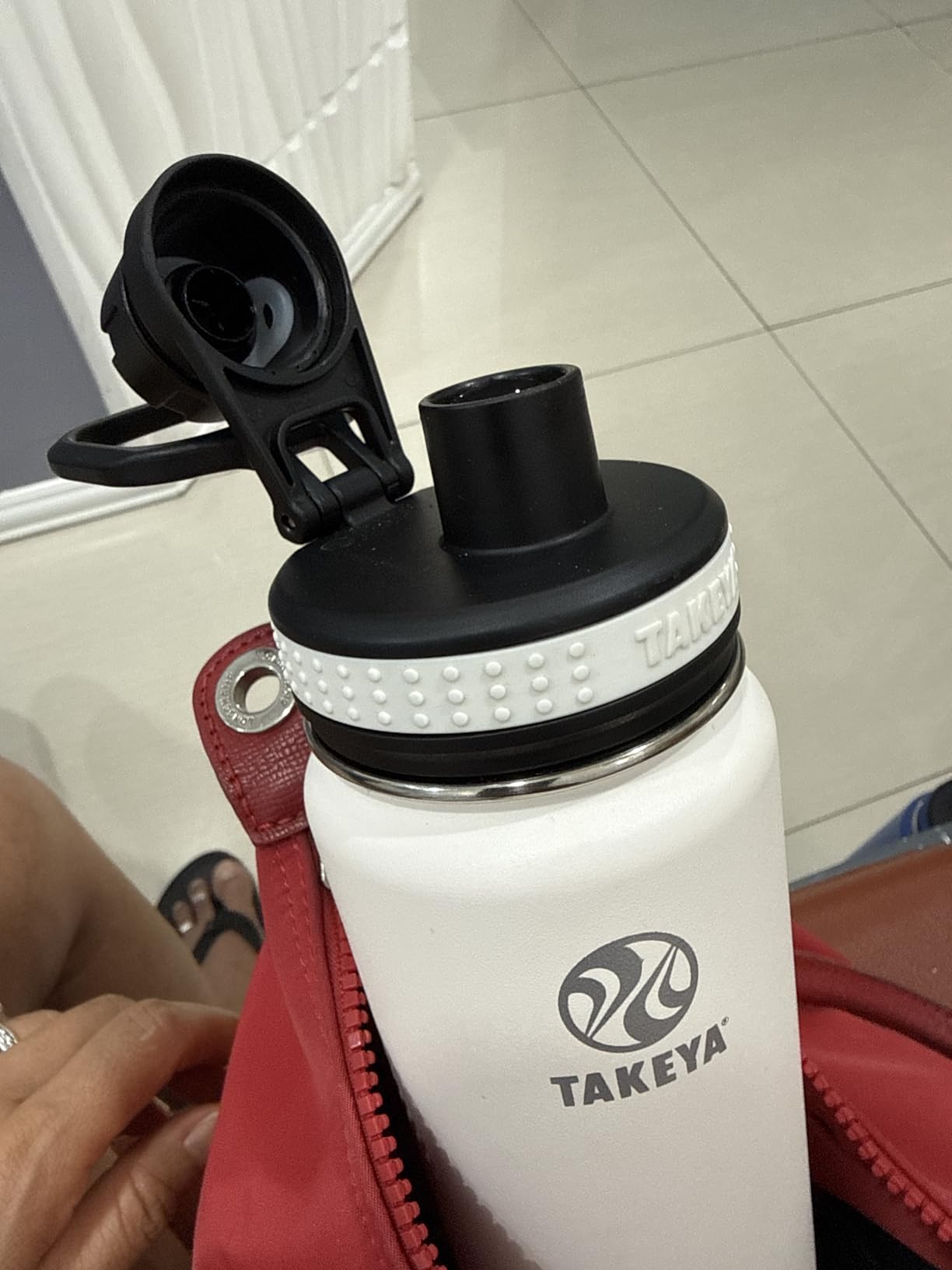 Takeya Originals 40 oz Vacuum Insulated Stainless Steel Water Bottle - Leakproof & BPA-Free Spout Lid - Keeps Drinks Cold 24 Hrs/Hot 12 Hrs - Double-Wall Design, Graphite customer photo 1