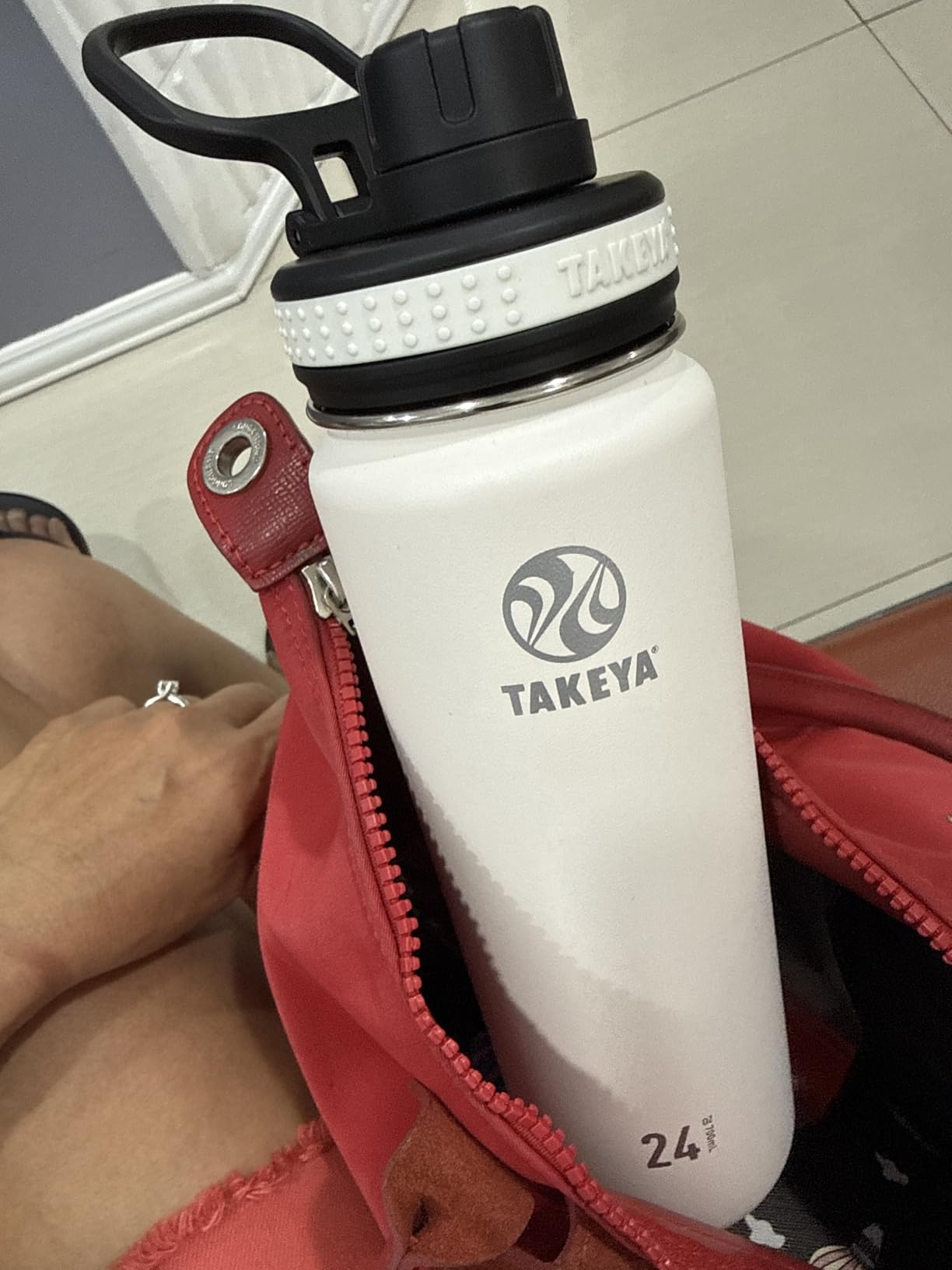 Takeya Originals 40 oz Vacuum Insulated Stainless Steel Water Bottle - Leakproof & BPA-Free Spout Lid - Keeps Drinks Cold 24 Hrs/Hot 12 Hrs - Double-Wall Design, Graphite customer photo 2