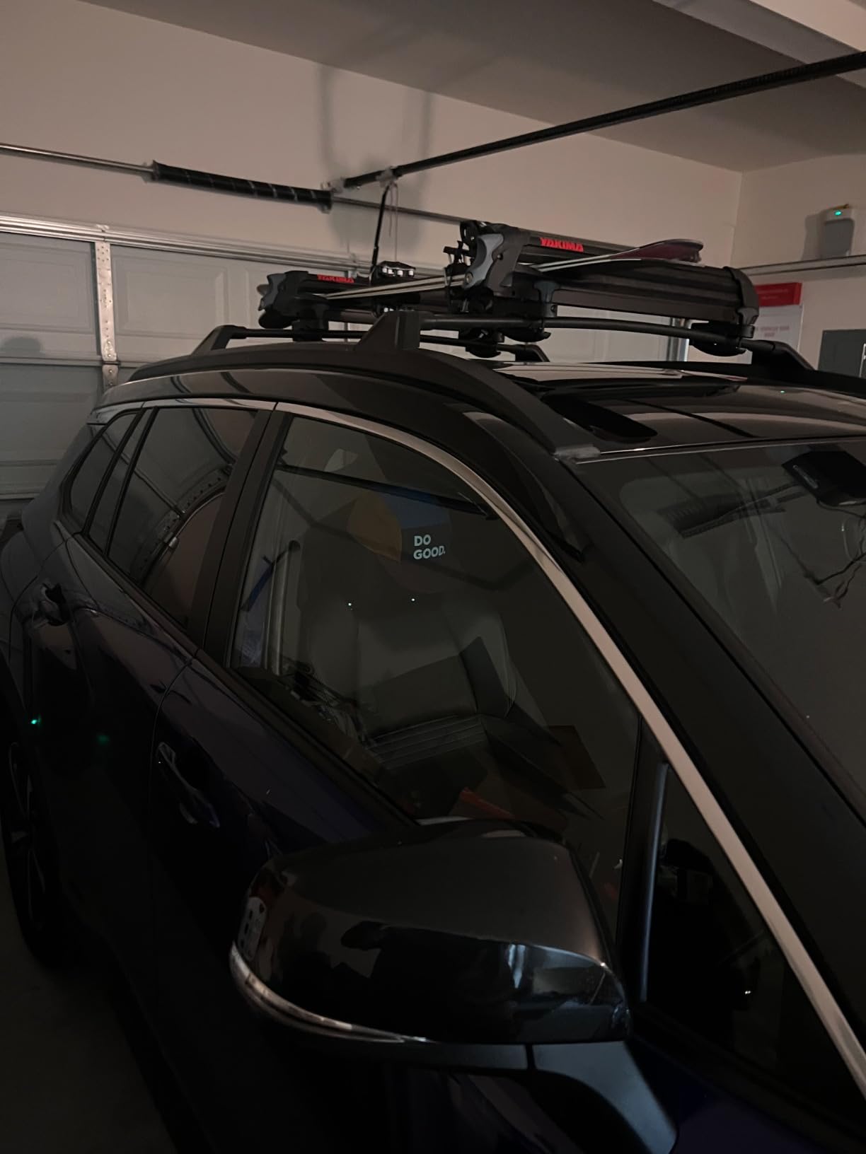 Yakima Ski & Snowboard Car Roof Rack, Fits up to 6 Ski Pairs or 4 Boards, PowderHound 6 - Rooftop Mount Racks for Reliable & Secure Transport, Compatible with Yakima Crossbars customer photo 2