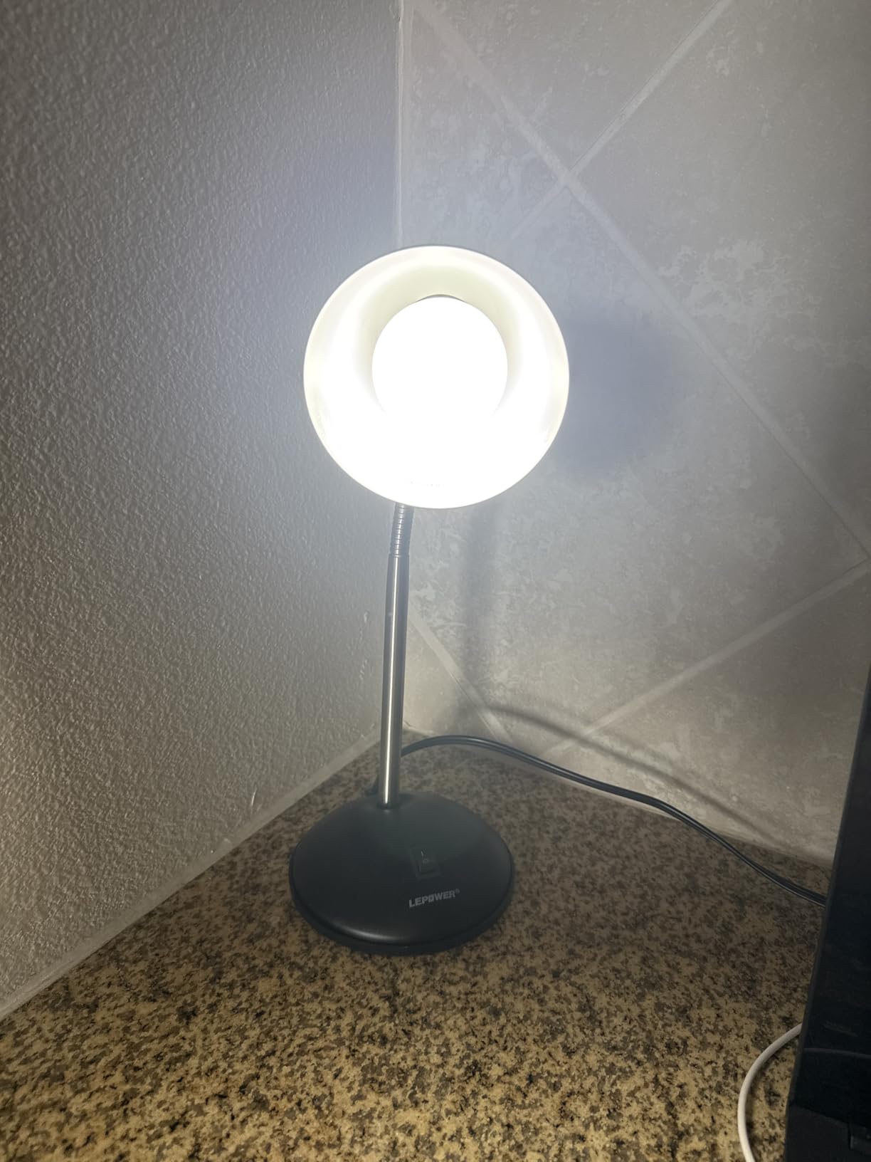 LEPOWER Metal Desk Lamp, Eye-Caring Table Lamp, Study Lamps with Flexible Goose Neck for Bedroom, Home Office (Matte Black) customer photo 2