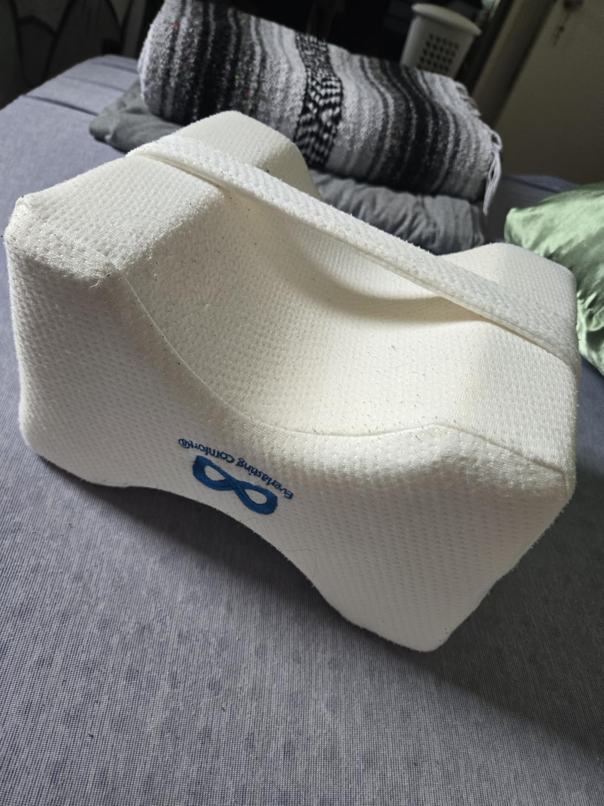 Everlasting Comfort Memory Foam Knee Pillow for Side Sleepers - Sciatica Pain Relief Pillow, Removable Strap Support - Leg Pillows for Sleeping Alignment, Knees, Back & Hip Cushion customer photo 2