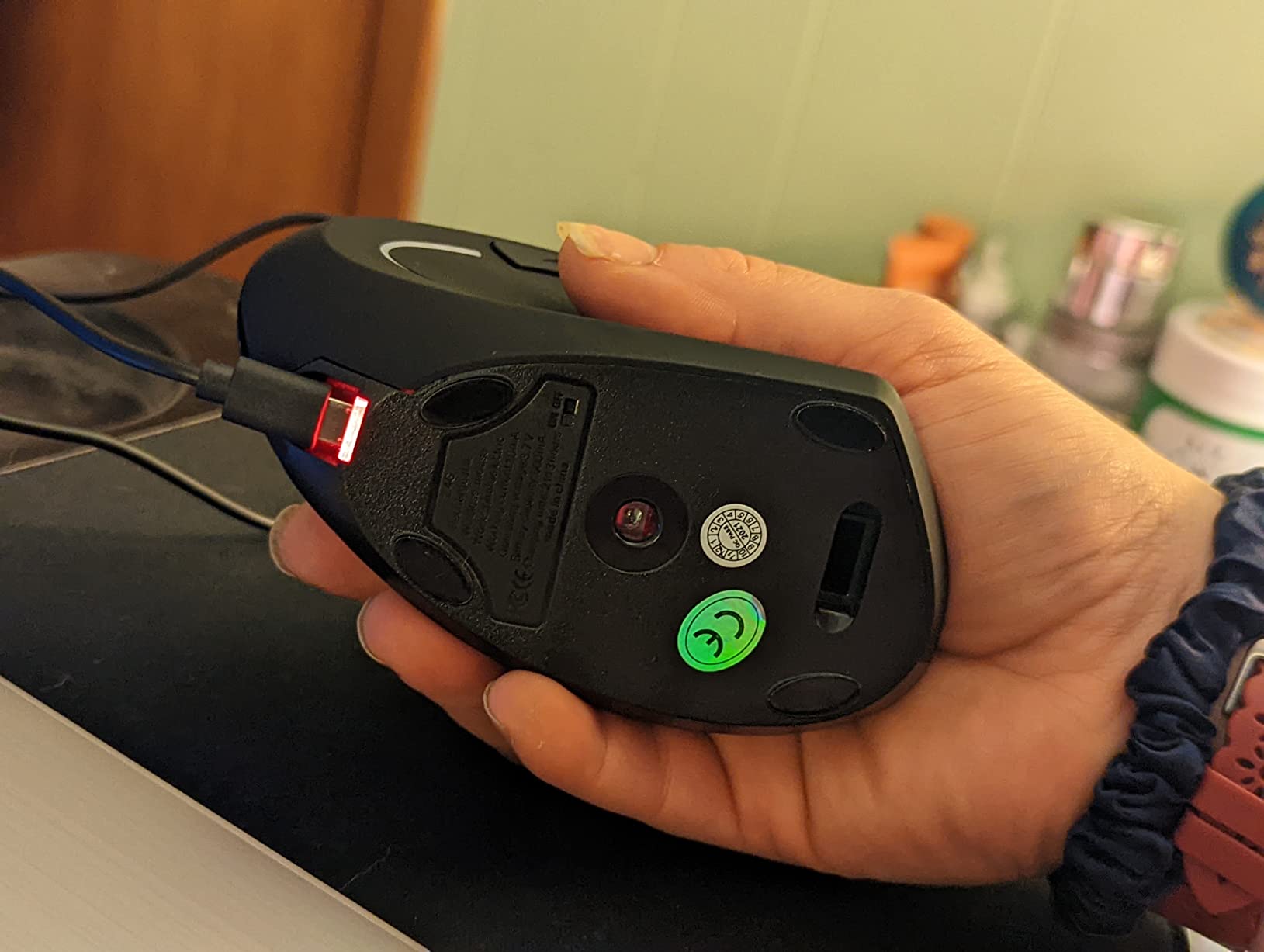 Ergonomic Mouse, LEKVEY Vertical Wireless Mouse - Rechargeable 2.4G Optical Vertical Mice: 3 Adjustable DPI 800/1200/1600 Levels 6 Buttons, for Laptop, Mac, PC, Computer, Desktop, Notebook etc, Black customer photo 1
