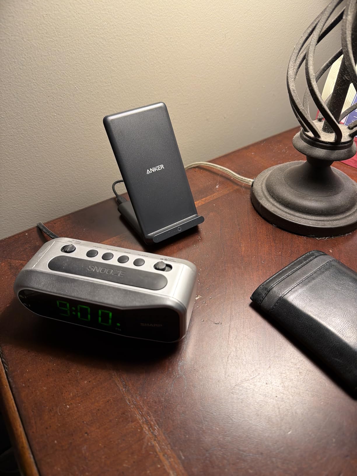 Anker 313 Wireless Charger (Stand), Qi-Certified for iPhone 17/17/17 Pro/17 Pro Max/15/14/13, 10W Fast-Charging Galaxy S23 S22 S21(No AC Adapter) customer photo 2