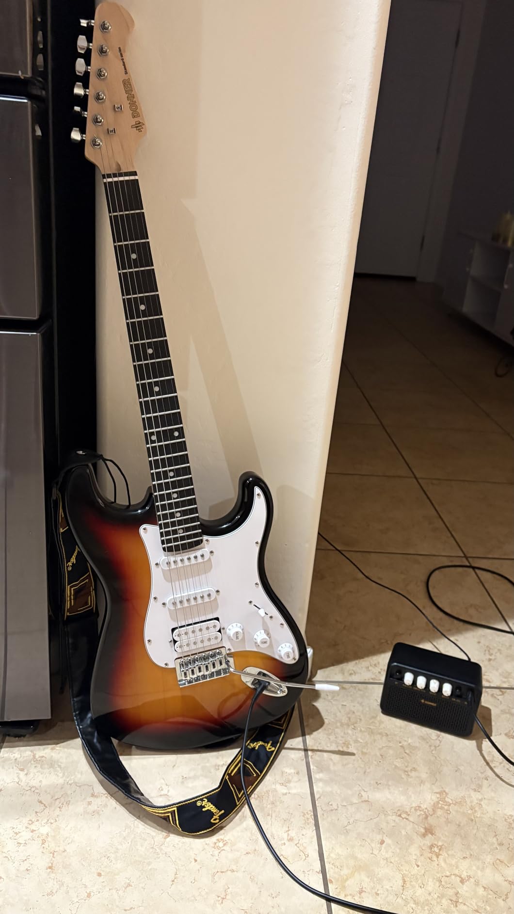 Donner DST-100S 39 Inch Full Size Electric Guitar Kit Solid Body Sunburst, Beginner Starter, with Amplifier, Bag, Capo, Strap, String, Tuner, Cable, Picks customer photo 1
