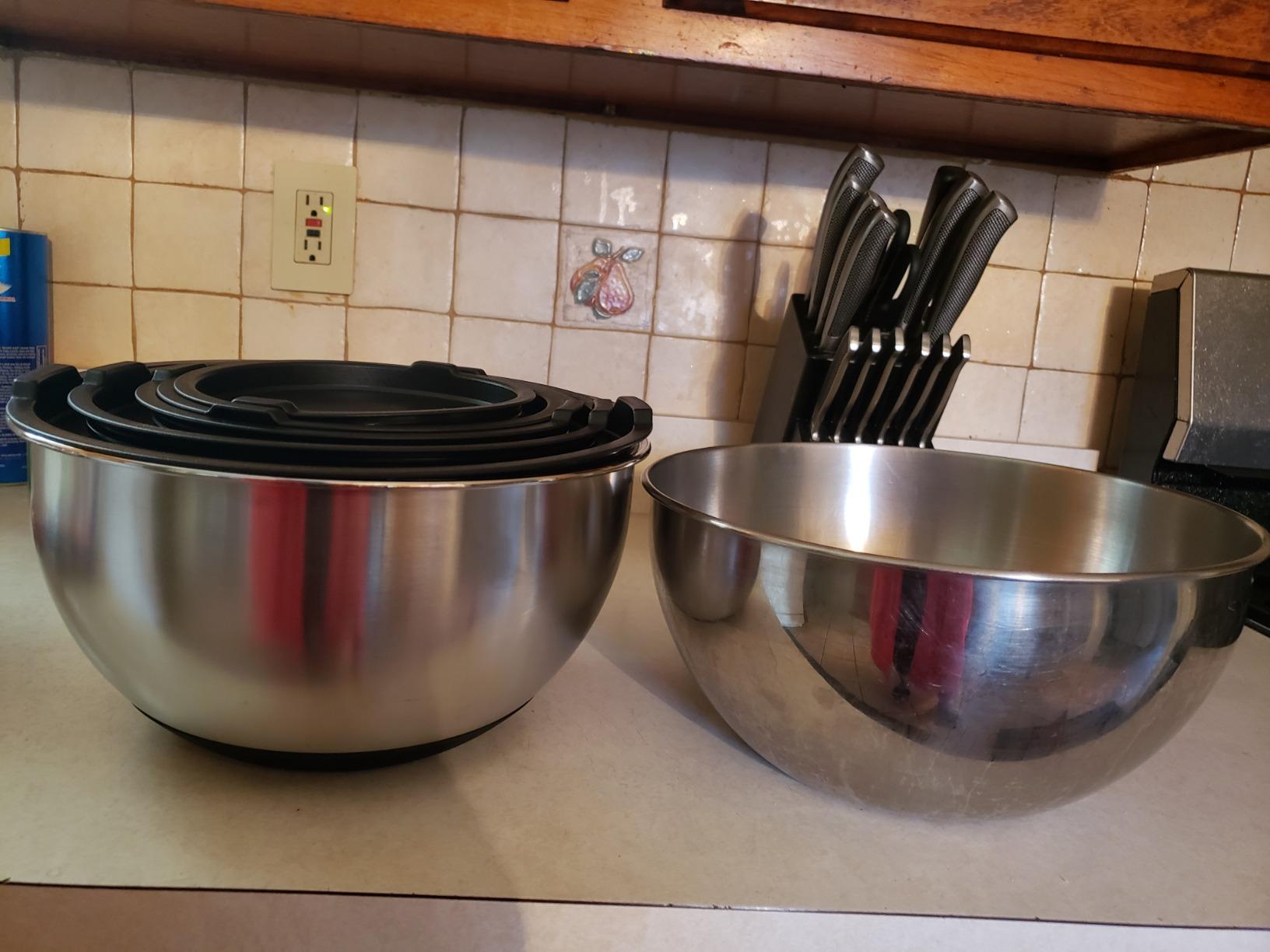 Wildone Mixing Bowls with Airtight Lids, Stainless Steel Nesting Mixing Bowls Set of 5, with Non-slip Silicone Bottoms, Size 8, 5, 3, 2, 1.5 QT, Stackable Design, Great for Mixing and Prepping customer photo 1