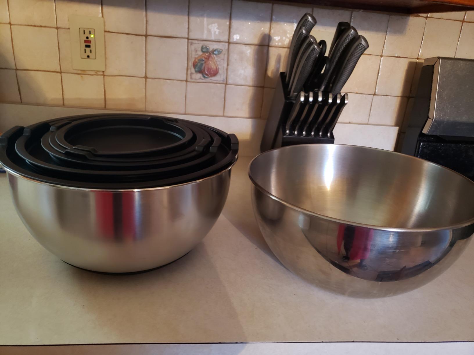 Wildone Mixing Bowls with Airtight Lids, Stainless Steel Nesting Mixing Bowls Set of 5, with Non-slip Silicone Bottoms, Size 8, 5, 3, 2, 1.5 QT, Stackable Design, Great for Mixing and Prepping customer photo 2