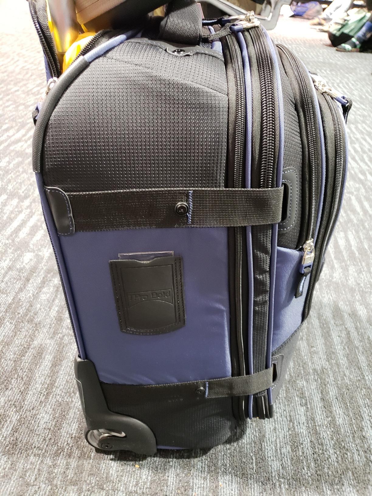 Travelpro Bold Softside Expandable Carry on Rollaboard Luggage, Carry on 22-Inch - Blue/Black customer photo 1