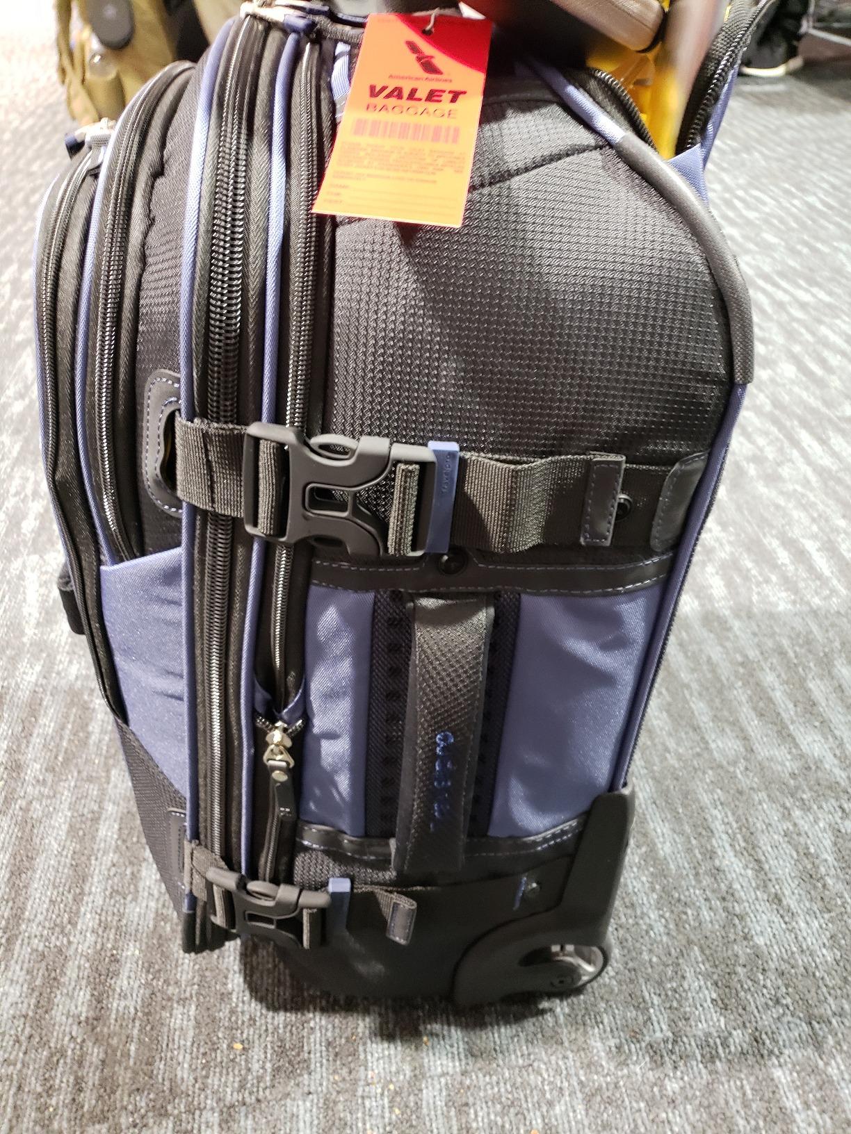 Travelpro Bold Softside Expandable Carry on Rollaboard Luggage, Carry on 22-Inch - Blue/Black customer photo 2