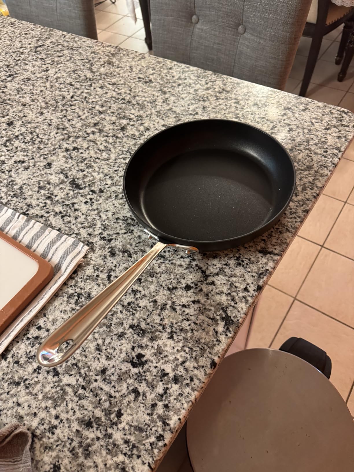 All-Clad HA1 Hard Anodized Nonstick 8-Piece Pots and Pans Set - Non Stick Cookware Sets, Oven Broiler Safe 500F, Black customer photo 2