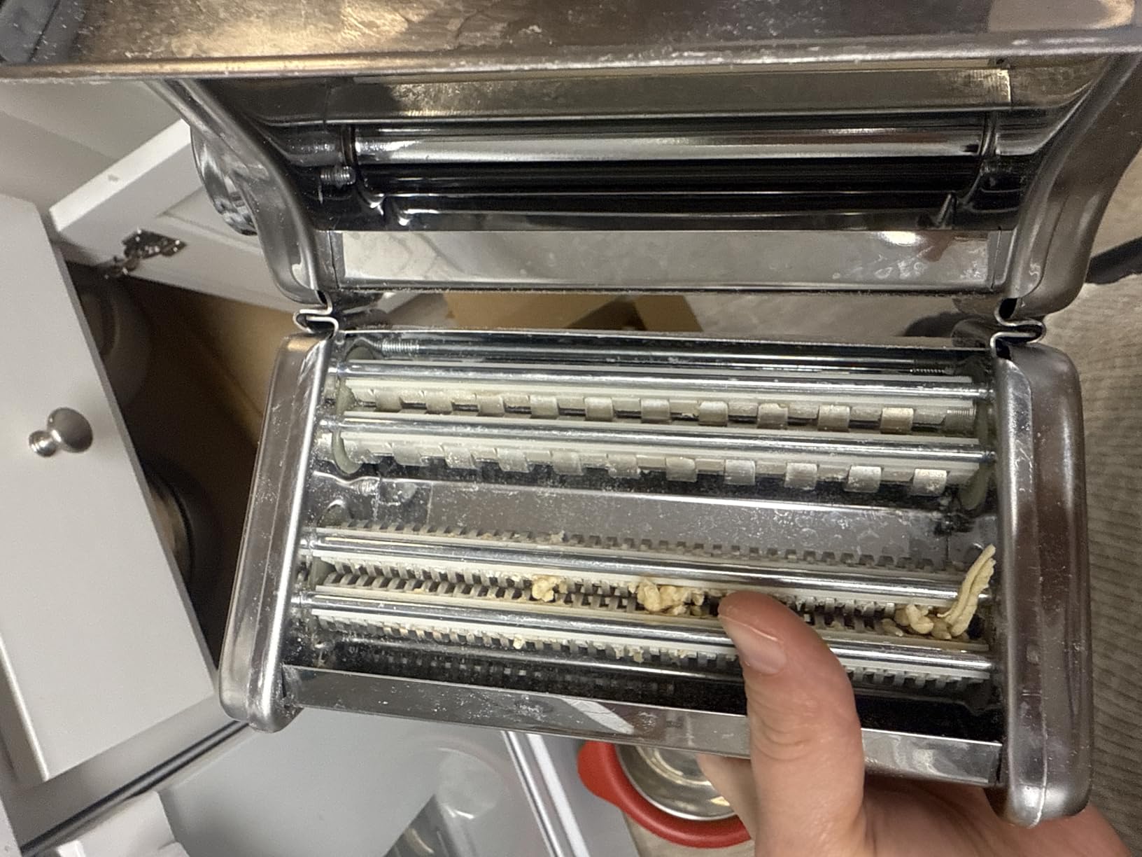 ISILER Pasta Maker, 9 Adjustable Thickness Settings 2-in-1 Pasta Machine with Rollers and Cutter, Noodle Maker for Pasta, Dumpling Skin, Spaghetti, Fettuccini, Lasagna customer photo 2