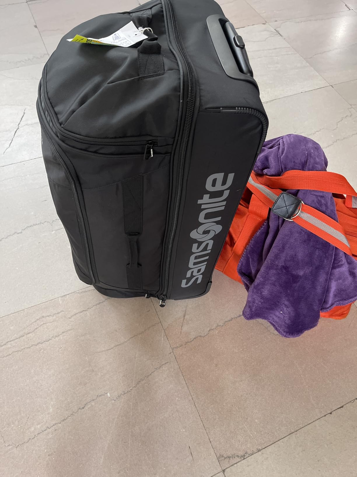 Samsonite Andante 2 Wheeled Duffel Bag - 22-Inch Durable Rolling Luggage with Inline Skate Wheels, Push-Button Handle & Spacious Compartments customer photo 1