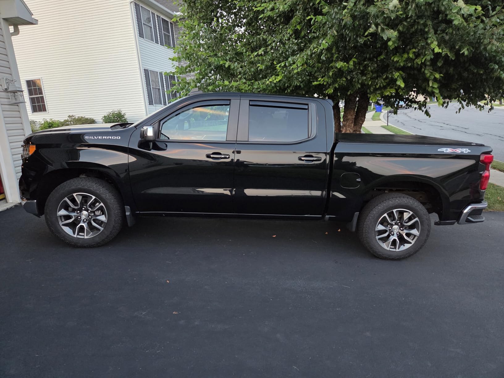 Gator Soft Roll Up Truck Bed Tonneau Cover - Easy-to-Install - No-Drill Installation - Durable Vinyl Roll Up Tonneau Cover - Low-Profile Design - 2019-2026 Chevy/GMC Silverado/Sierra 5'10