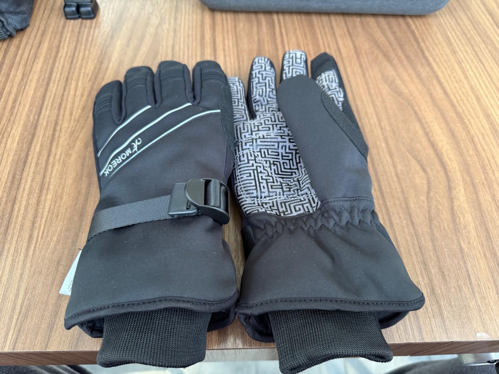 MOREOK Waterproof & Windproof -30°F Winter Gloves for Men/Women, 3M Thinsulate Thermal Gloves Touch Screen customer photo 1