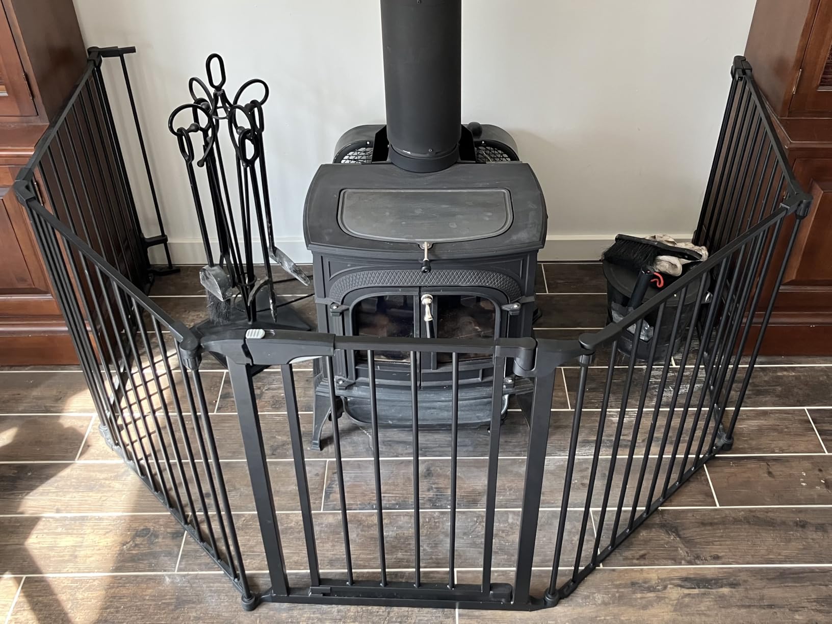 Bonnlo 134 Inches Wide Configurable Baby Gate, Fireplace Safety Fence/Guard, Adjustable 5-Panel Metal Play Yard customer photo 1