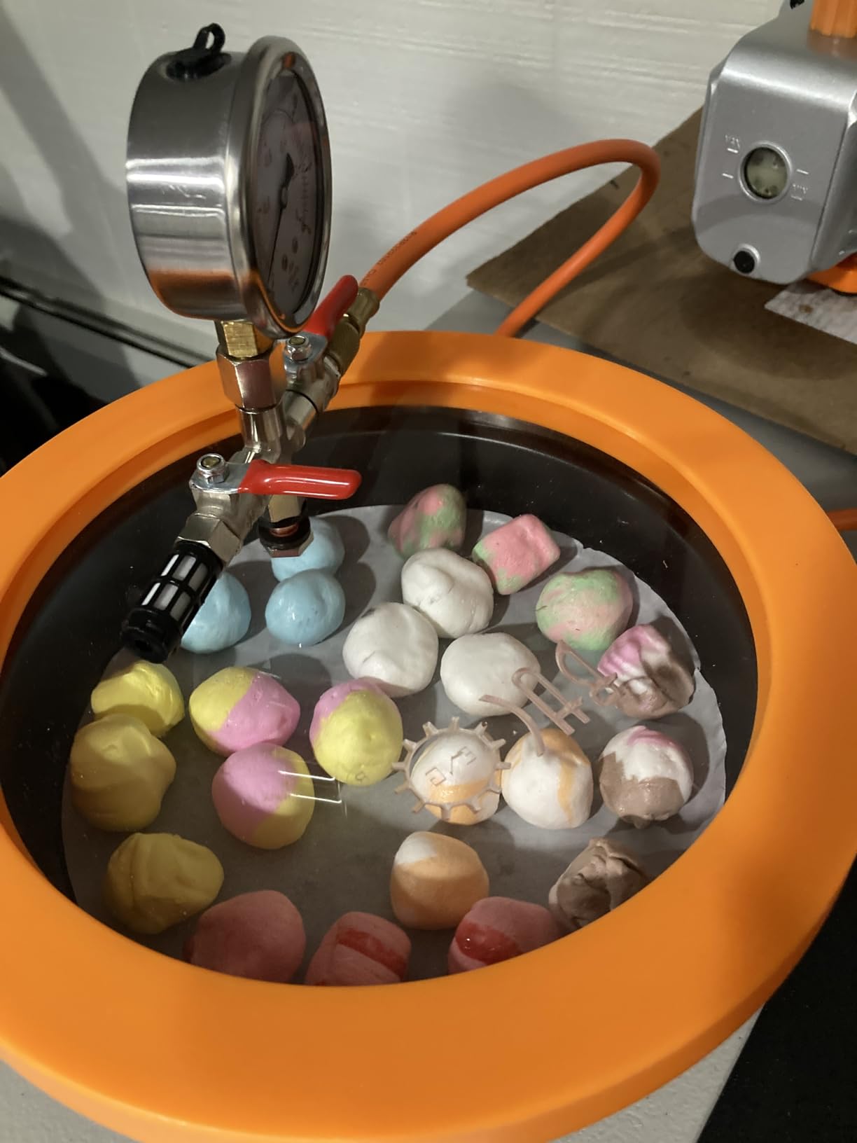 BACOENG 1 Gallon Flat Vacuum Chamber Kit, Stainless Steel Vacuum Degassing Chamber for Resin, Silicone and Epoxies customer photo 1