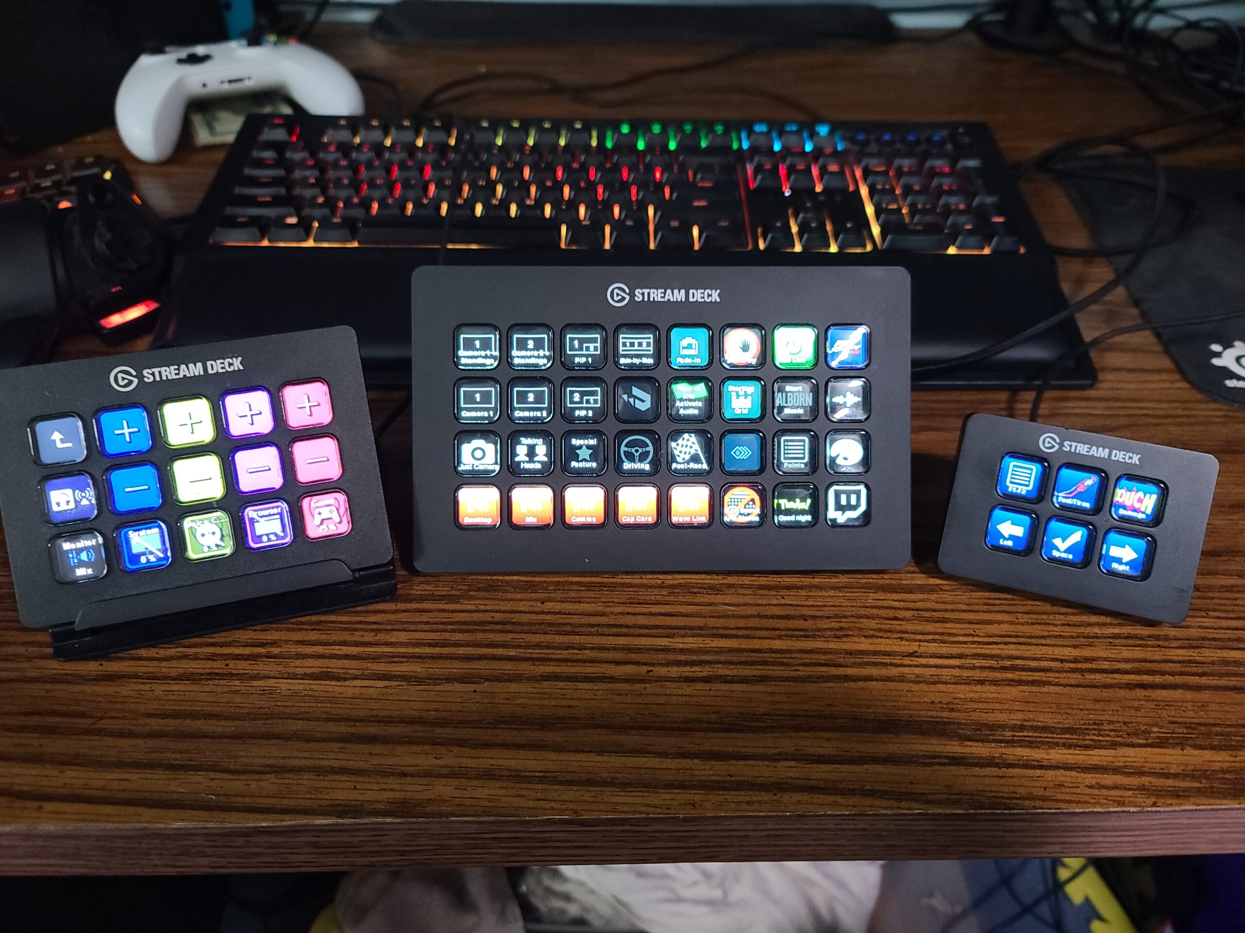 Elgato Stream Deck XL - Advanced Studio Controller, 32 Macro Keys, Trigger Actions in OBS, Twitch, YouTube and More, USB, Works with Mac and PC customer photo 1