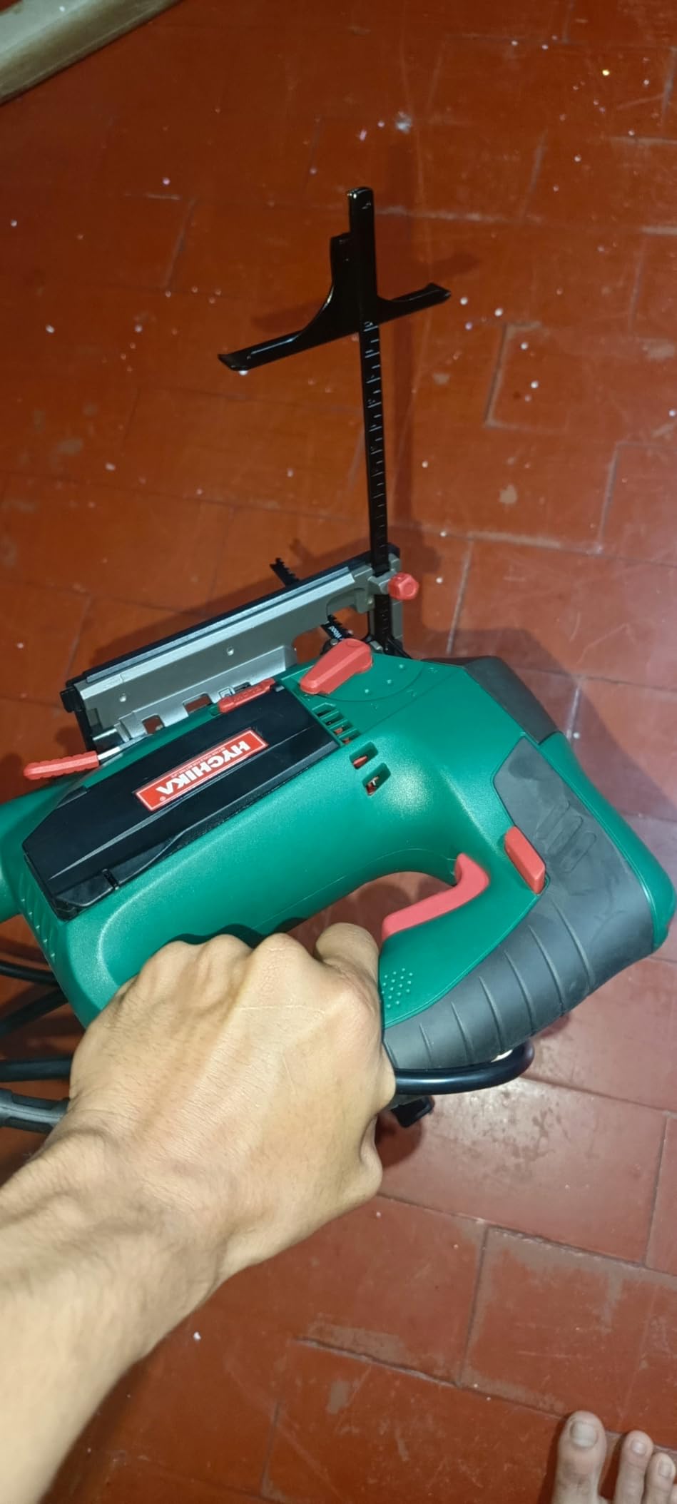HYCHIKA Jig saw, 6.7A Jig Saw 800-3000SPM with 6 Variable Speeds, 4 Orbital Sets, Bevel Angle 45, 6PCS Blades, Pure Copper Motor, Laser Guide, Wood Metal Plastic Cutting customer photo 2