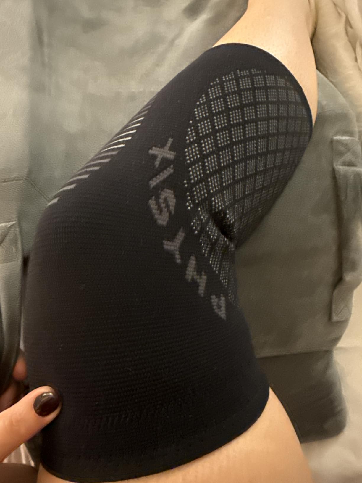 Physix Gear Knee Compression Sleeve for Men & Women - Best Compression Knee Brace for Walking, Running, Gym, Basketball, Weightlifting,Workout, Sports - Knee sleeves Support Compression & Stability customer photo 2