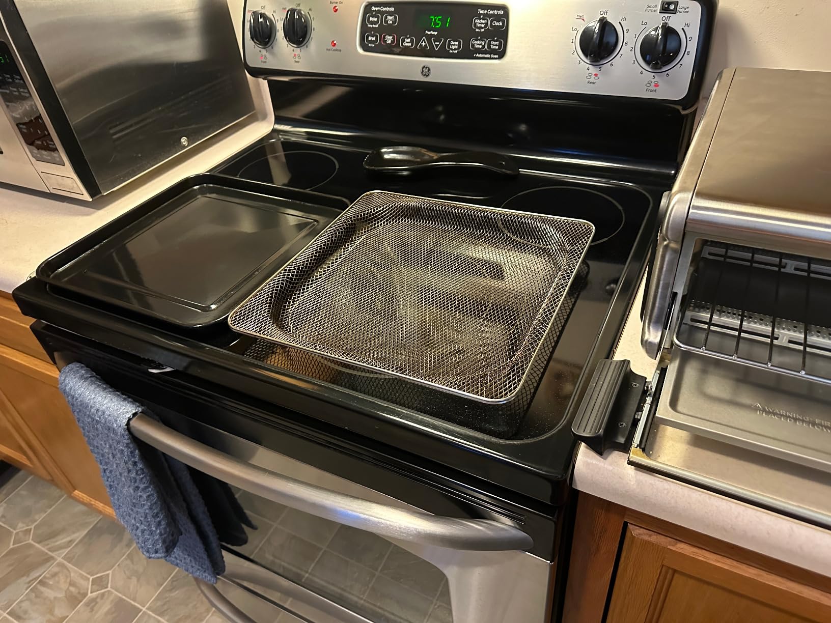 Ninja Digital Air Fryer & Toaster Oven | 8-in-1 Functionality | Flip-Up Design | XL Capacity | Air Fry Basket, Sheet Pan, Wire Rack & Crumb Tray | 1800 Watt | Silver | SP101 customer photo 2