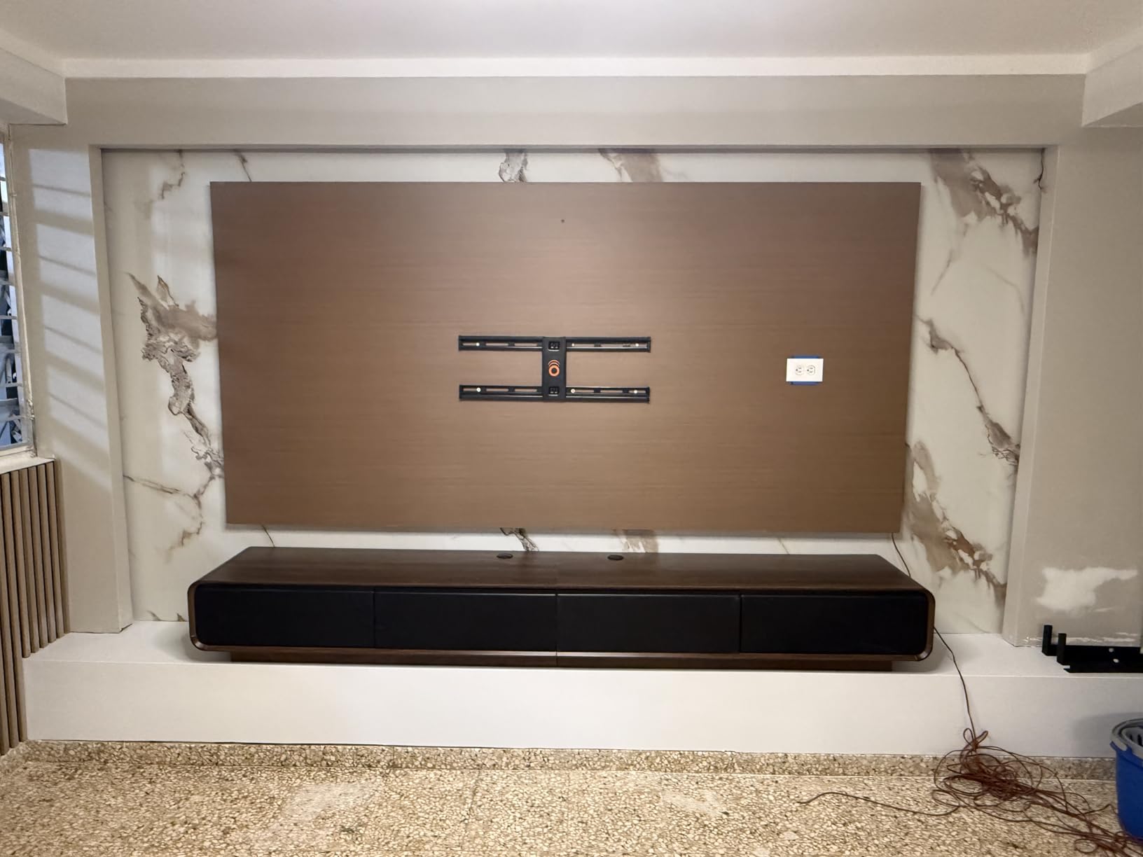 ECHOGEAR Wall Mount TV Bracket for TVs Up to 90