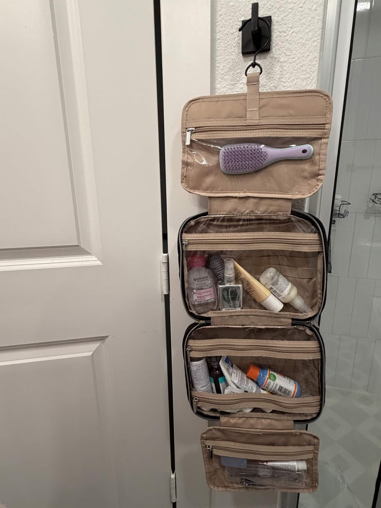BAGSMART Toiletry Bag Travel Bag with Hanging Hook, Water-resistant Makeup Cosmetic Bag Travel Organizer for Accessories, Shampoo, Full-size Container, Toiletries (Black, Medium) customer photo 2