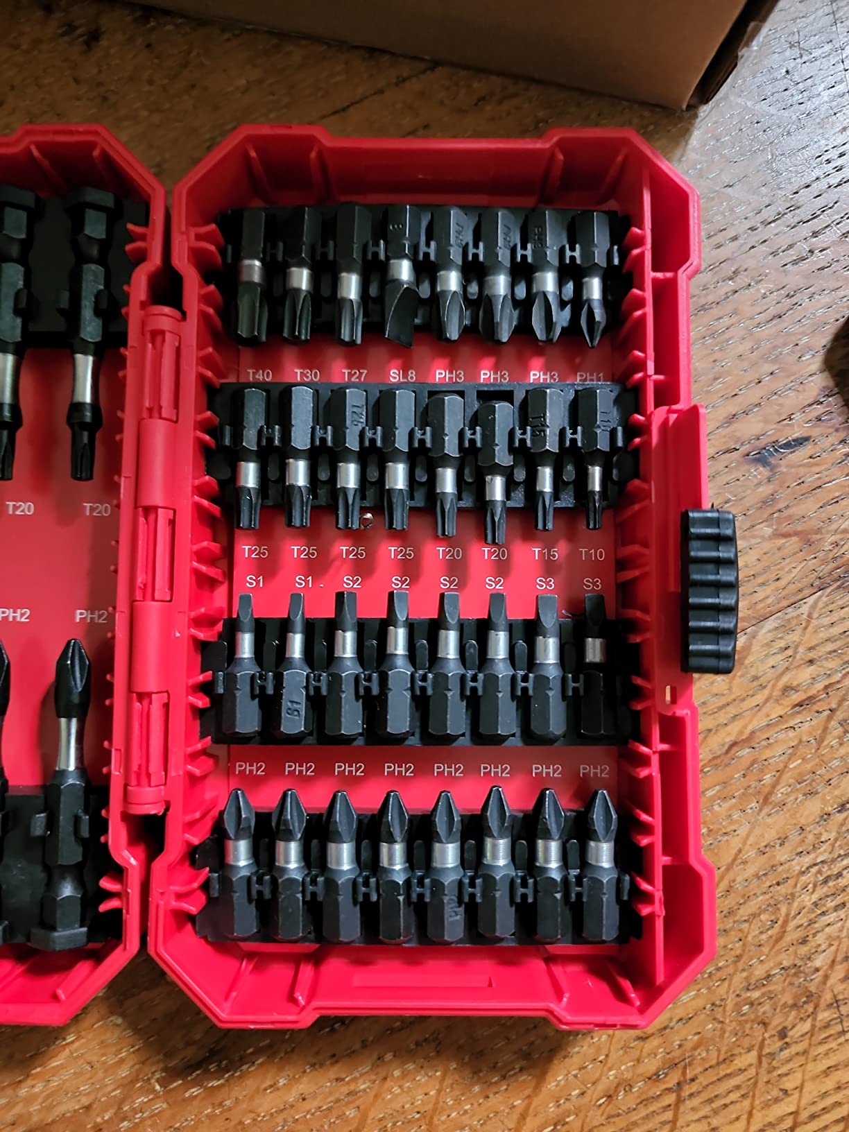 Amazon Basics 42-Piece Impact Screwdriver Bit Set with Phillips, Slotted and Torx Bits, Portable Storage Case customer photo 2