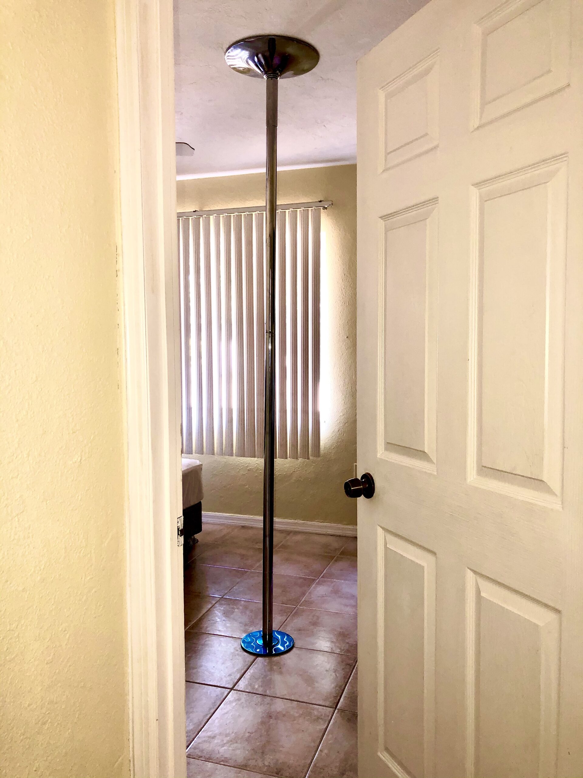 VIVOHOME Professional Spinning Dancing Pole, 45mm Portable Dance Pole for Home Fitness customer photo 2