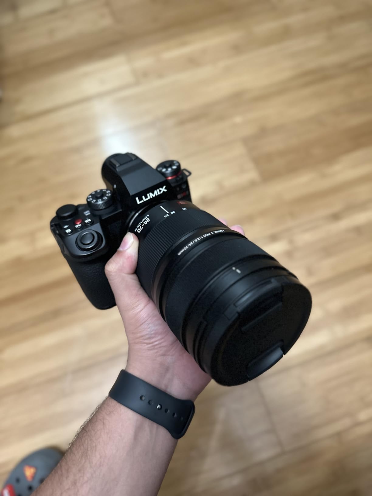 Panasonic Lumix S Pro 24-70mm F2.8 L-Mount Interchangeable Lens for Lumix S Series Full-Frame Digital Cameras - S-E2470 customer photo 1
