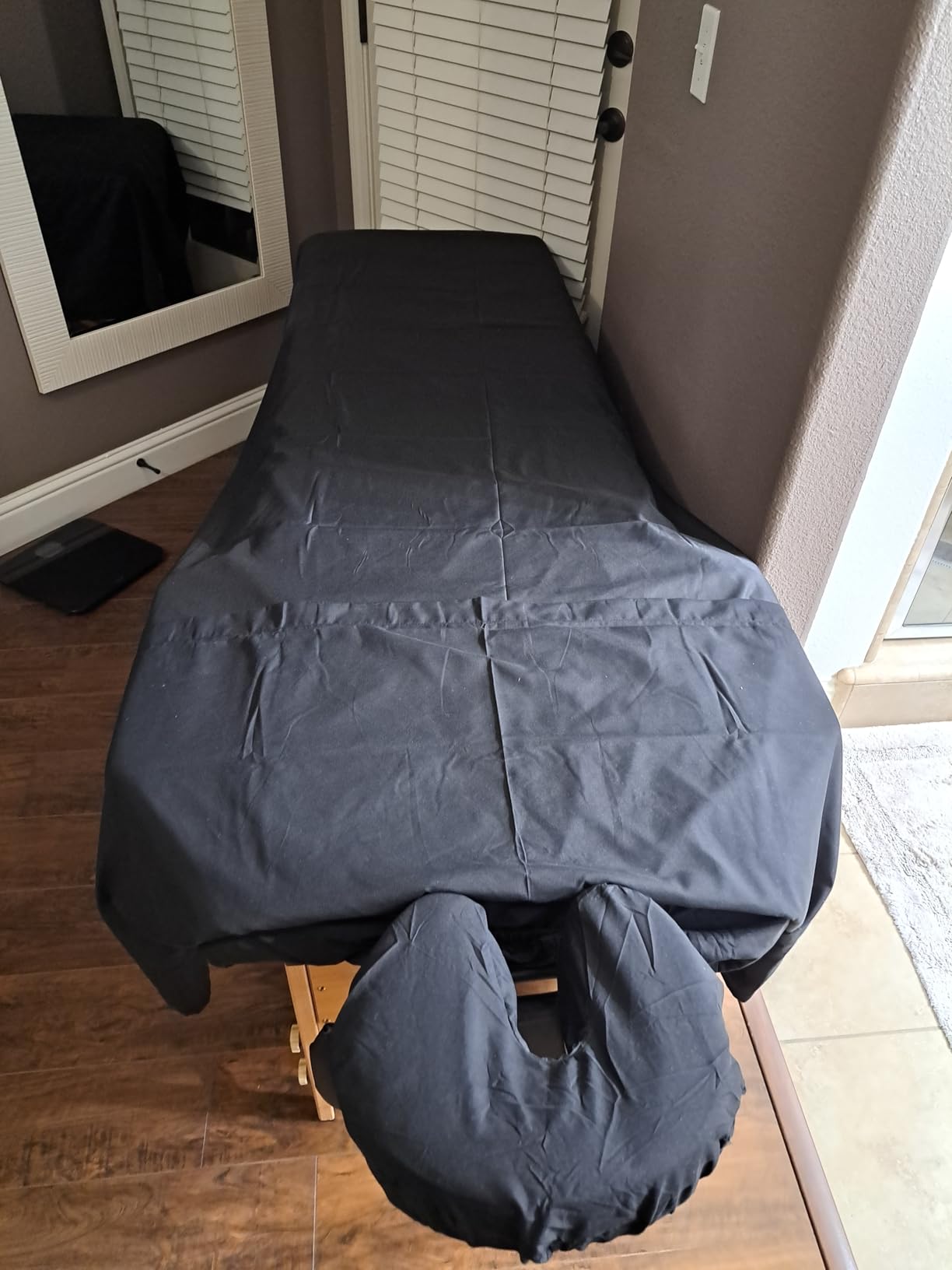 Yaheetech Massage Table Portable Lash Beds Spa Bed Massage Couch Foldable Spa Tables Adjustable 2 Fold with Non-Woven Bag 24 inch, Black customer photo 2