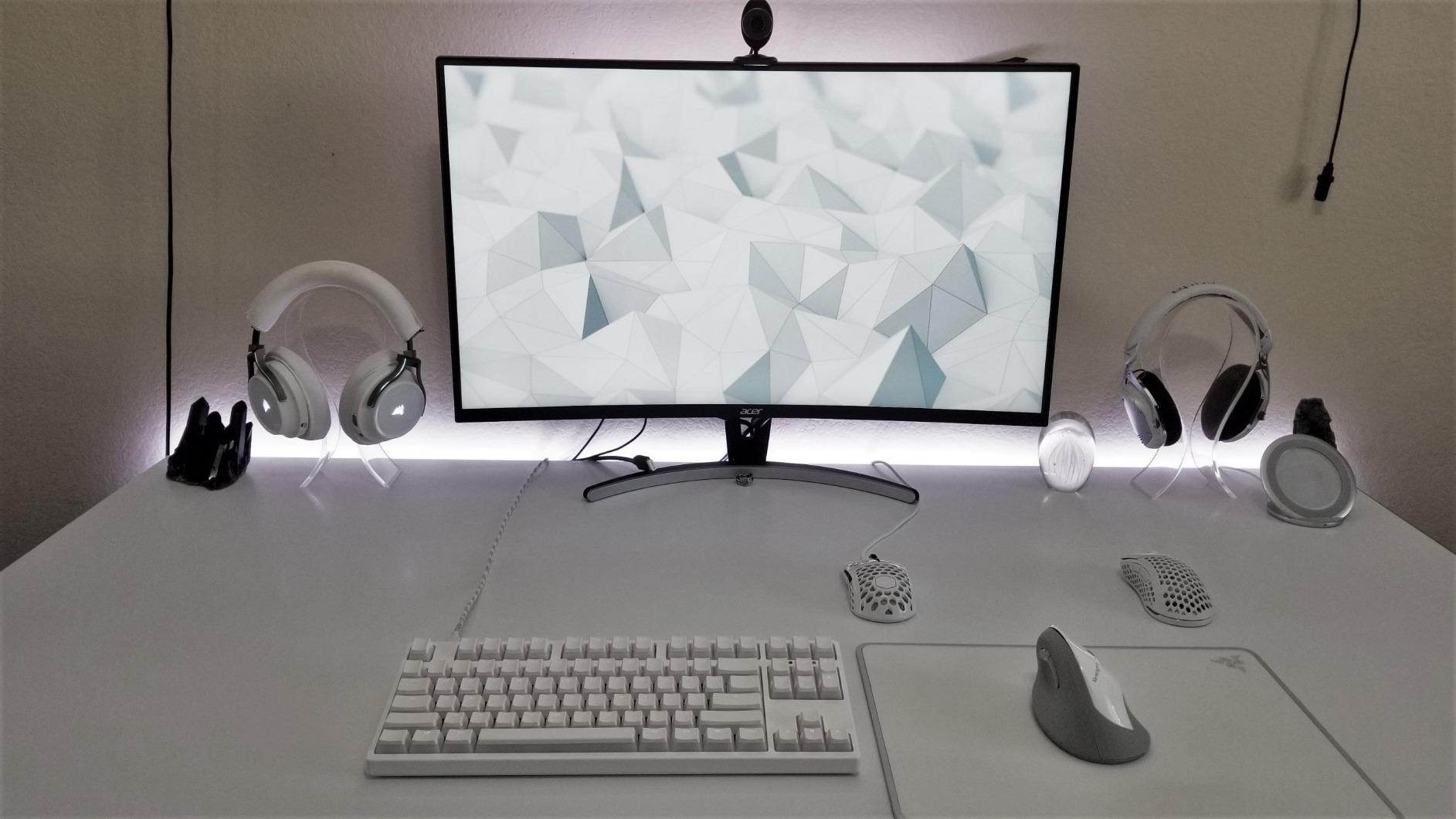 Kensington Pro Fit Ergo Vertical Wireless Mouse - Black (K75501WW), 2.8x3x4.4 inches customer photo 1