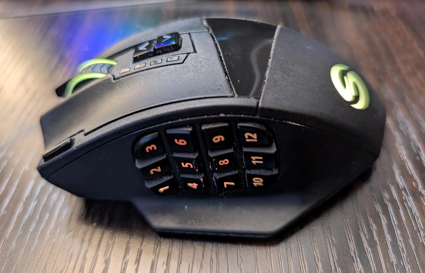 UtechSmart Venus Pro RGB Wireless MMO Gaming Mouse, 16,000 DPI Optical Sensor, 2.4 GHz Transmission Technology, Ergonomic Design, 16M Chroma RGB Lighting, 16 programmable Buttons, Up to 70 Hours customer photo 2