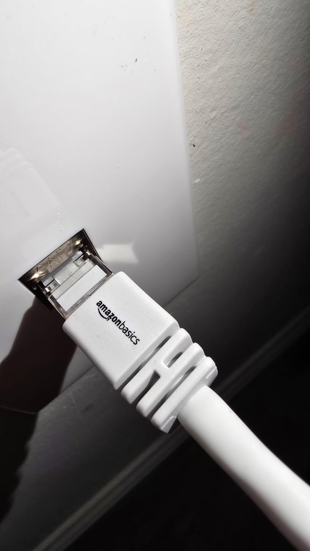 Amazon Basics RJ45 Cat 7 Ethernet Patch Cable, 10Gbps High-Speed, 600MHz, Double-Shielded, Gigabit Internet, 10 Foot, White customer photo 2