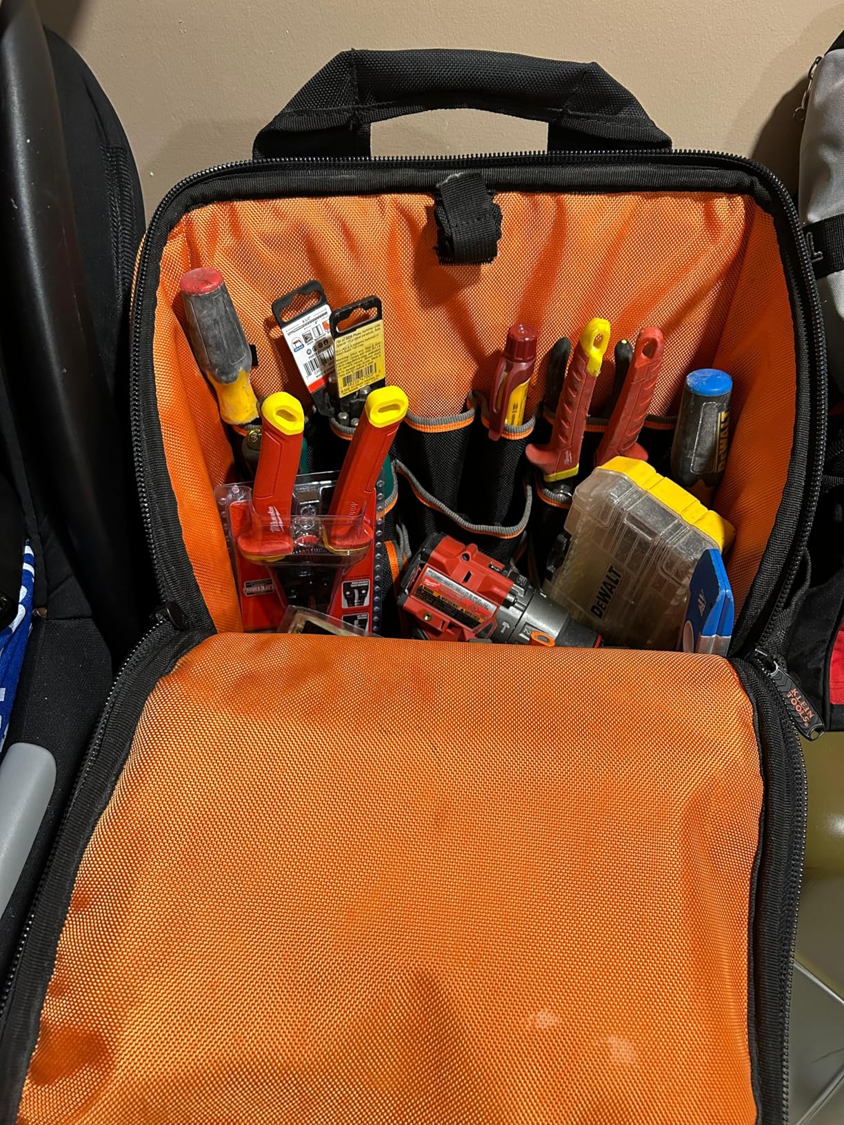 Klein Tools 55482 Tool Bag Backpack, Heavy Duty Tradesman Pro Tool Organizer with 21 Pockets and Large Interior, Water Resistant customer photo 1
