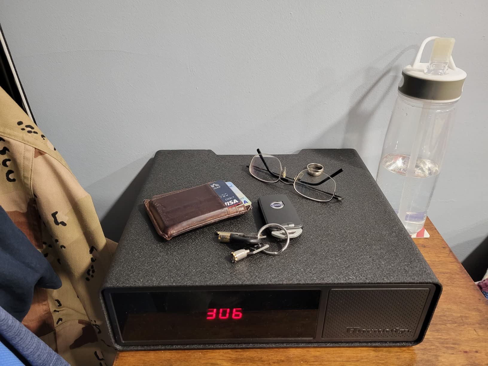 Hornady Rapid Safe Night Guard - Nightstand Gun Safe with RFID Reader, Clock, USB Ports - RFID Safe for Fast, Multiple Method Entry customer photo 1