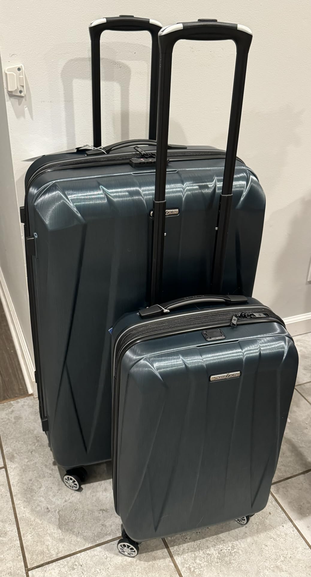 Samsonite Centric 2 Hardside Expandable Luggage with Spinner Wheels, Black, Checked-Large 28-Inch customer photo 1