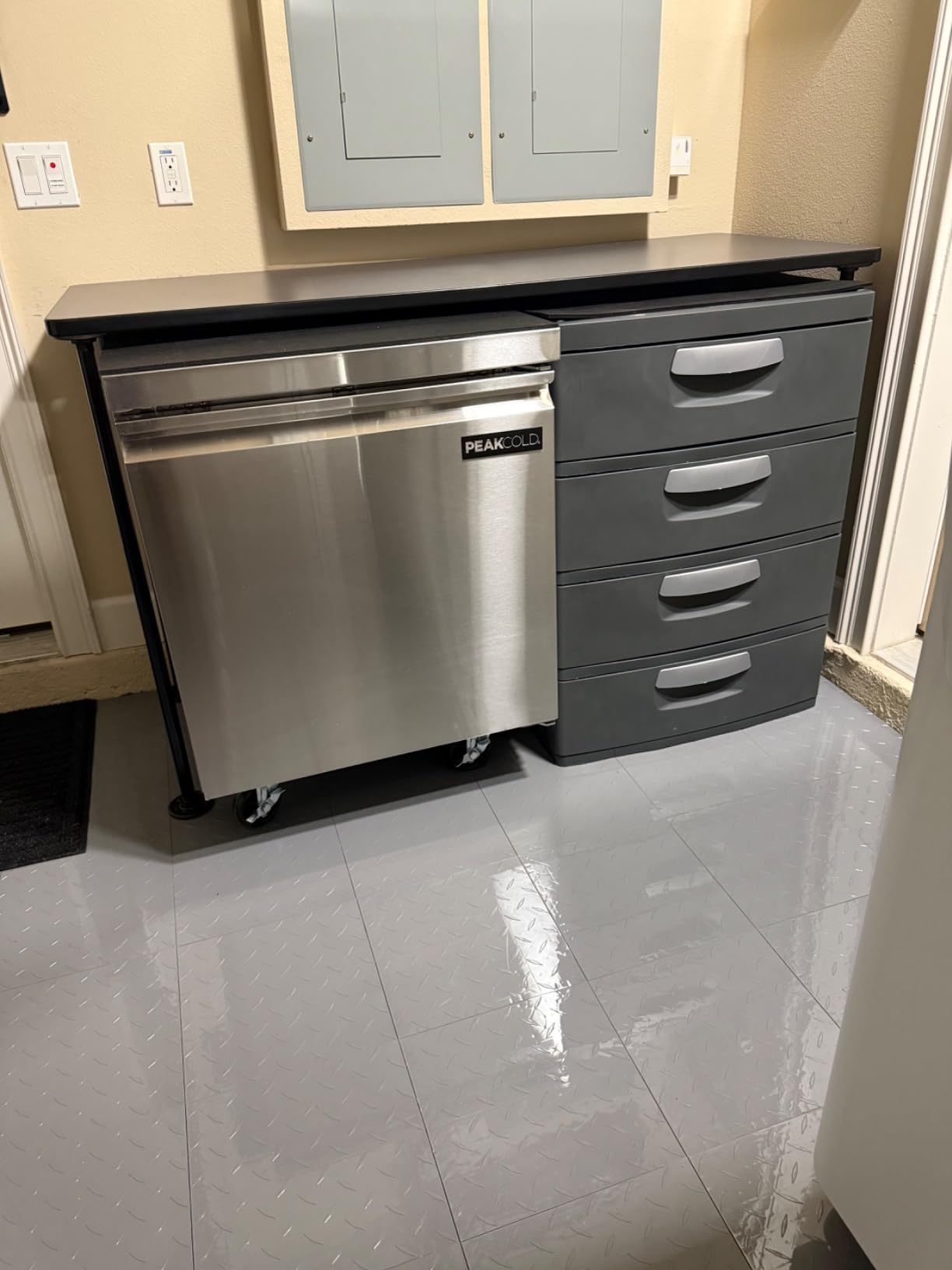 PEAKCOLD Single Door Commercial Reach In Stainless Steel Freezer, White Interior; 23 Cubic Ft, 29 Wide inch customer photo 1