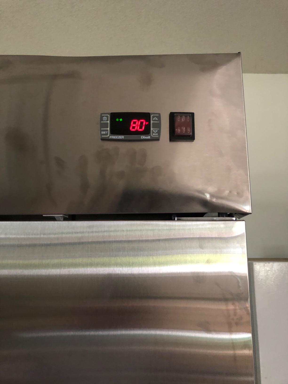 PEAKCOLD Single Door Commercial Reach In Stainless Steel Freezer, White Interior; 23 Cubic Ft, 29 Wide inch customer photo 4
