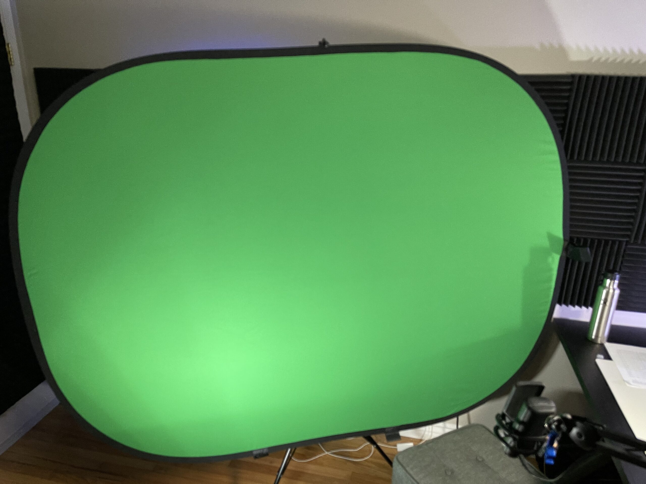 Neewer 5x7ft Chromakey Foldable Backdrop with Stand 8.5ft, 2-in-1 Reversible Black White Green Background Panel for Photography Studio, Live Streaming, Video Calls, Games customer photo 2
