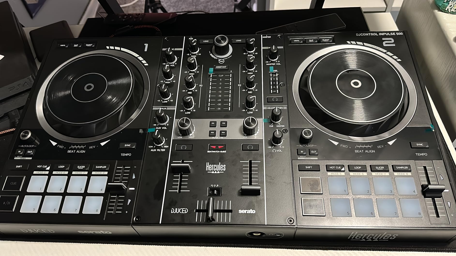 Hercules DJControl Inpulse 500 DJ Controller - Beginner DJ Set, 2-Deck USB DJ Mixer with Built-In Audio Interface, RGB Pads, Touch-Sensitive Jog Wheels customer photo 1