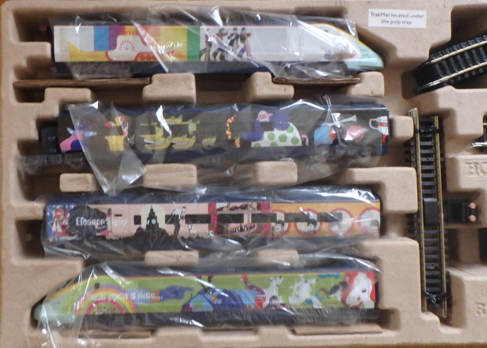 Hornby Electric Train Set - R1253T The Beatles Yellow Submarine - OO Gauge Train Starter Sets customer photo 2