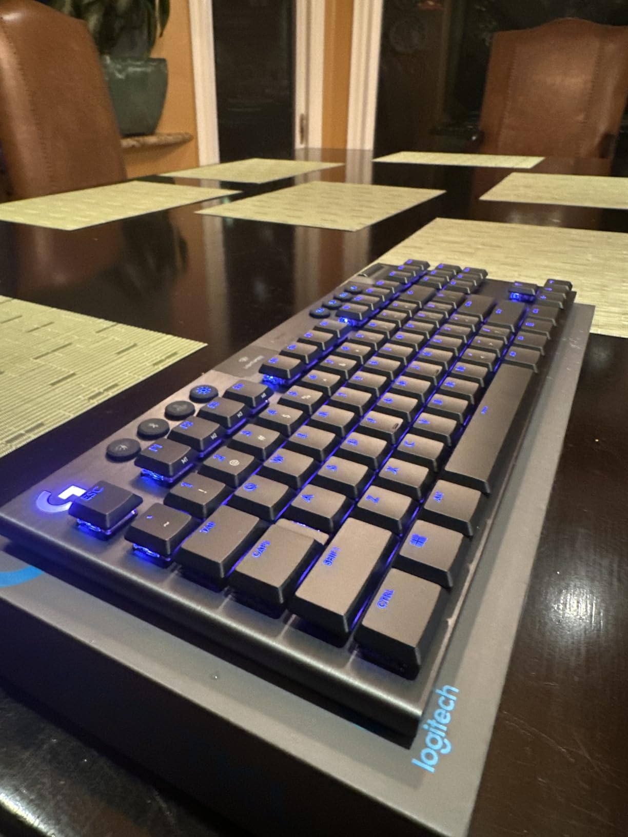 Logitech G915 TKL Tenkeyless Lightspeed Wireless RGB Mechanical Gaming Keyboard, Low Profile Switch Options, Lightsync RGB, Advanced Wireless and Bluetooth Support - Tactile, Black customer photo 2