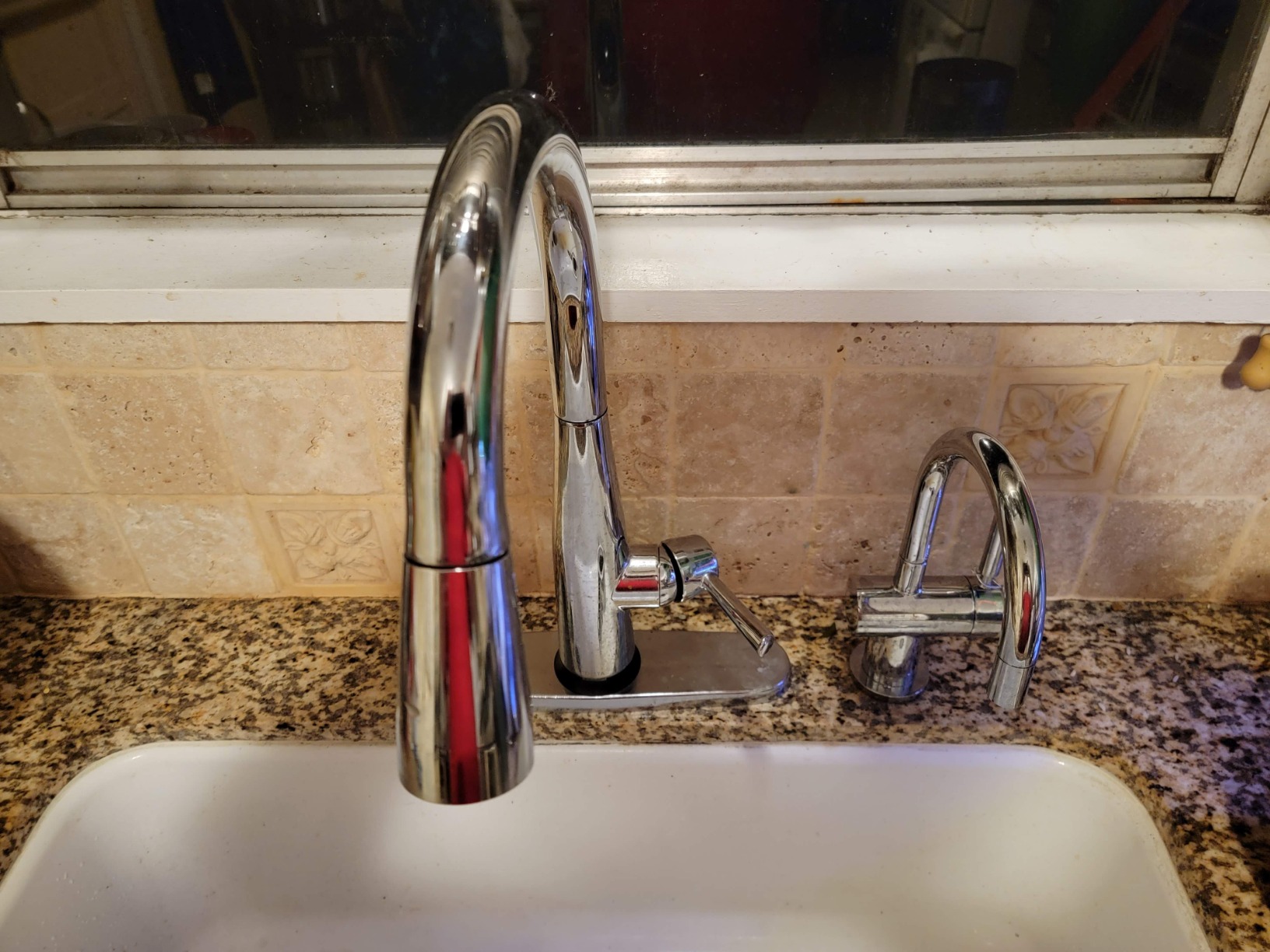 Delta Faucet Essa VoiceIQ Touchless Kitchen Faucet with Pull Down Sprayer, Smart Faucet, Alexa and Google Assistant Voice Activated, Kitchen Sink Faucet, Arctic Stainless 9113TV-AR-DST customer photo 2