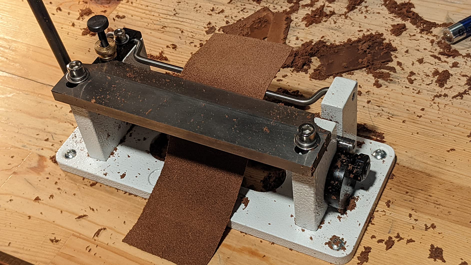 DIY Manual Leather Skiver 6