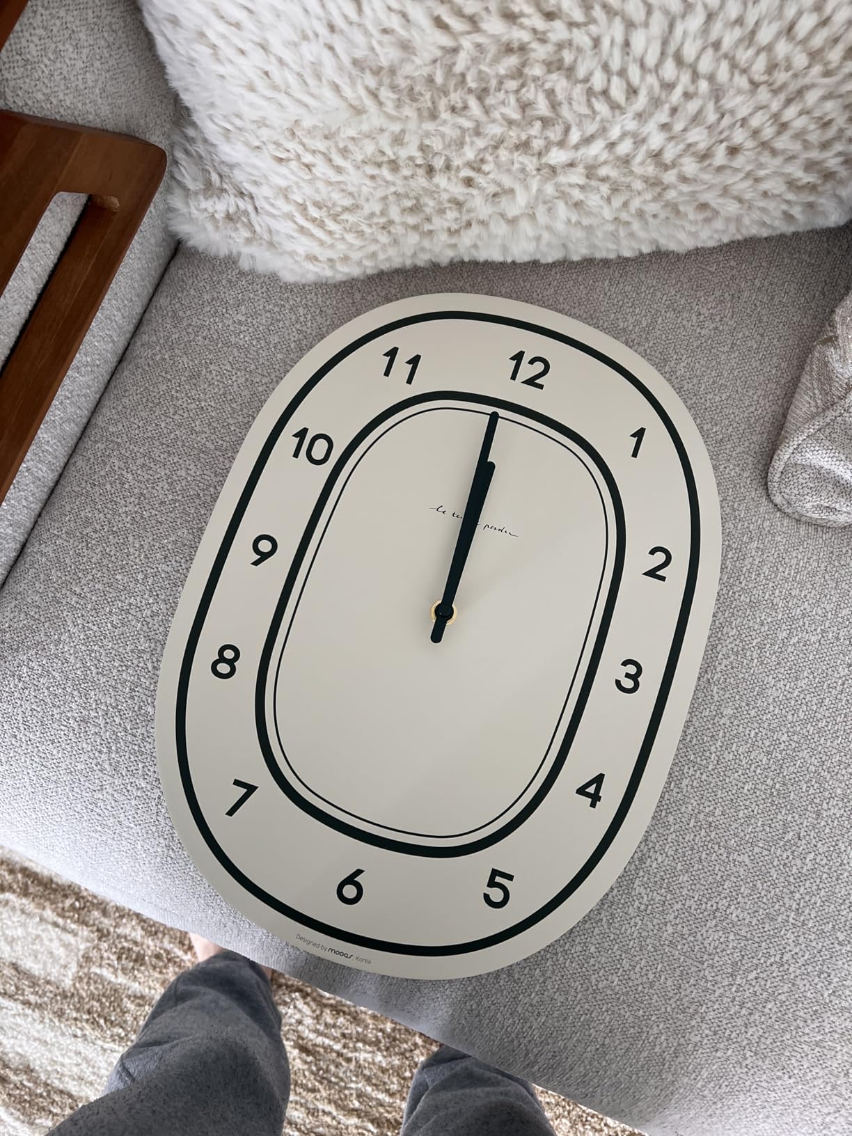 mooas Flatwood Wall Clock, Analog Wall Clock, Silent Non-Ticking 12 inch Modern Wall Clocks Battery Operated for Office, Home, Bathroom, Kitchen, Bedroom, School, Living Room customer photo 1