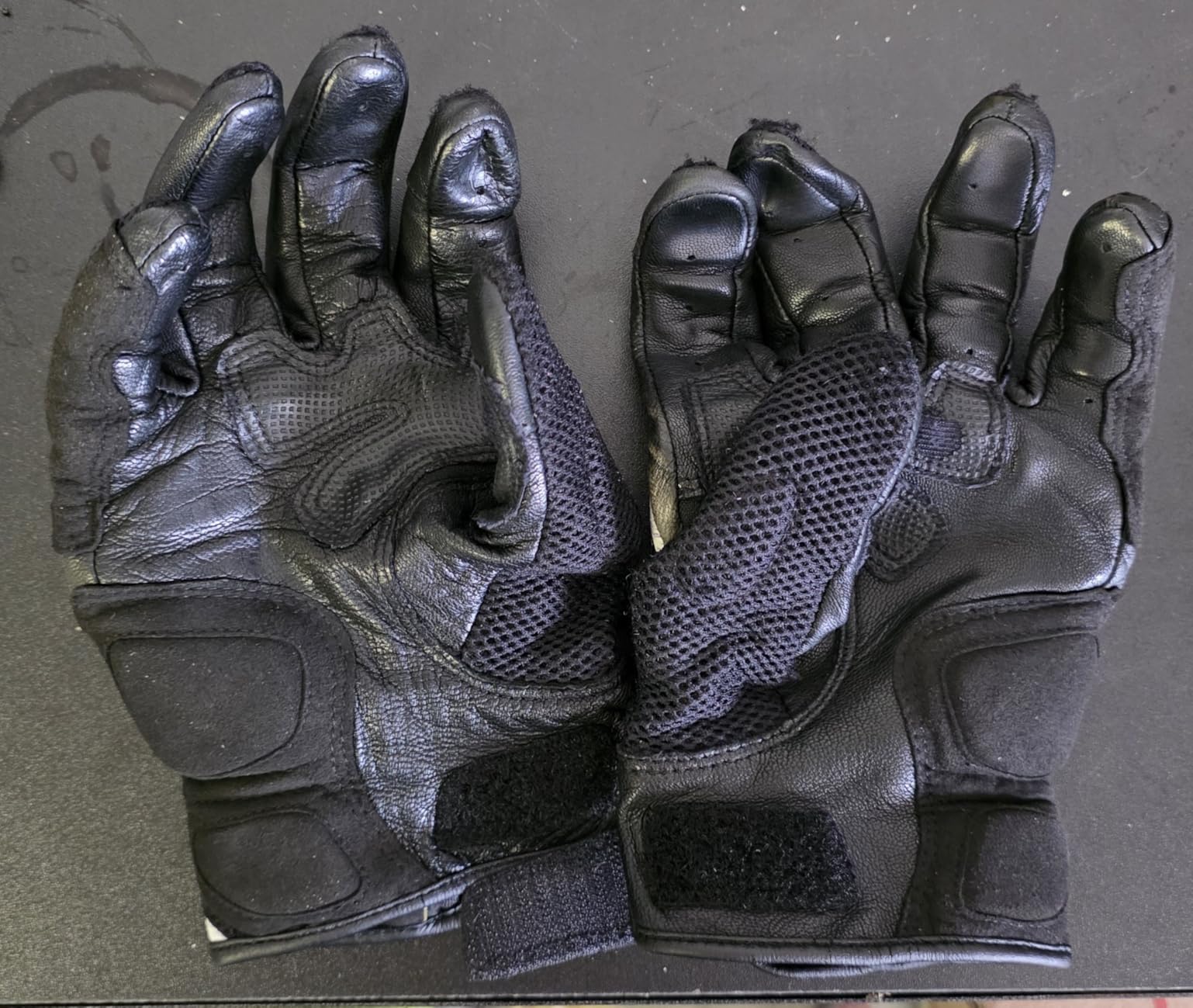 ScorpionEXO Vortex Air Motorcycle Riding Gloves Carbon Fiber Knuckles Touchscreen Compatible customer photo 2