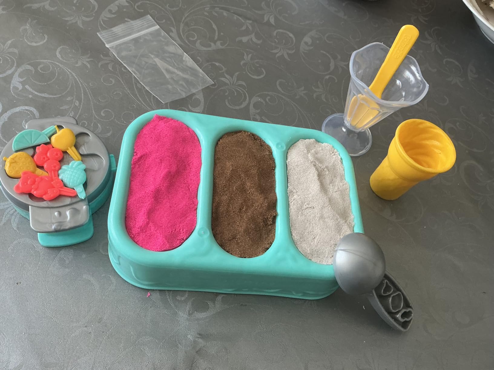 Kinetic Sand Scents, Ice Cream Treats Playset with 3 Colors Scented Play Sand & 6 Tools, Sensory Toys for Kids Ages 3 and up customer photo 1