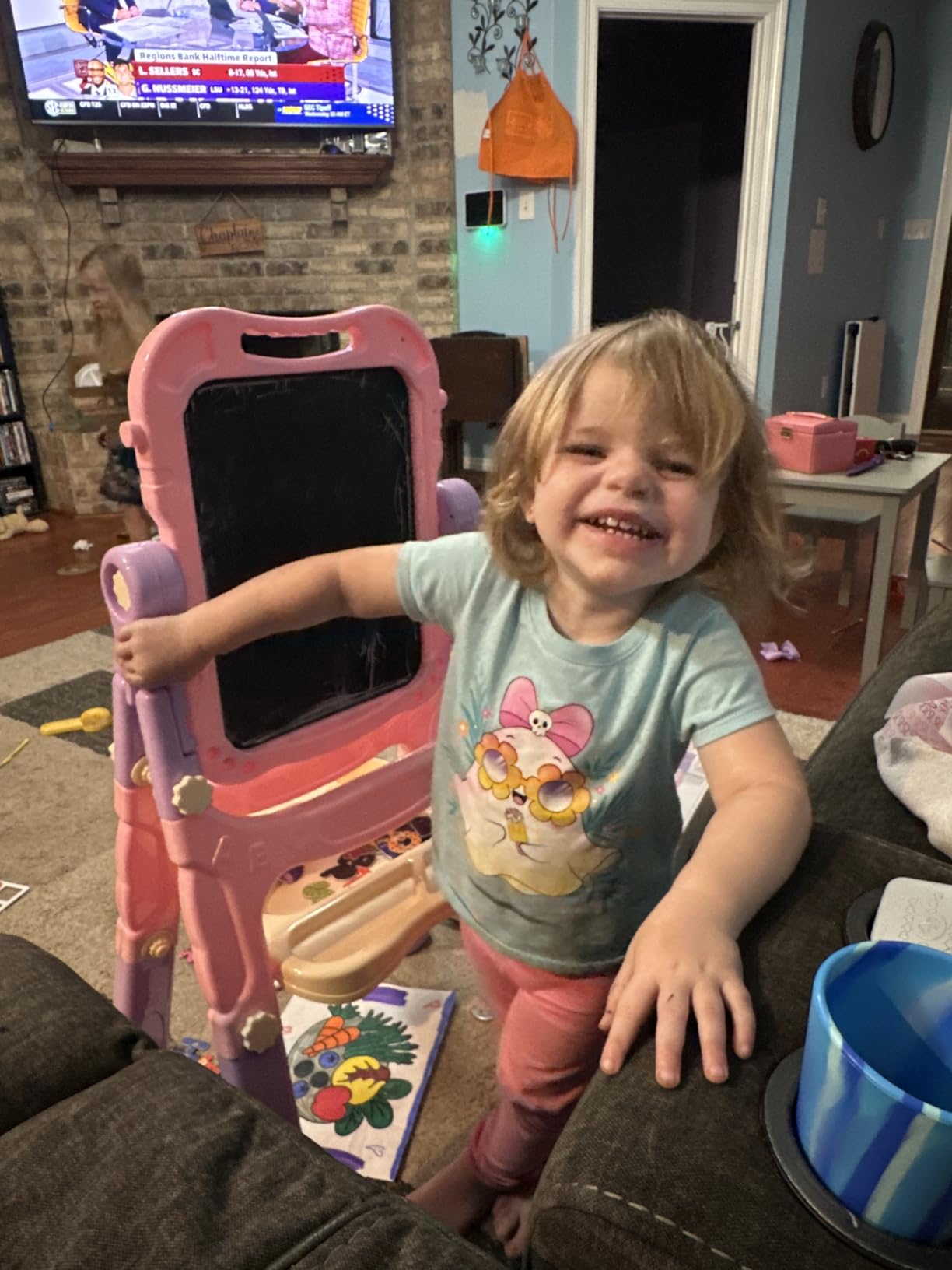 Mojitodon Art Easel for Kids, Adjustable Standing Rotatable Double Sided Easel with Painting Accessories for Toddlers Boys and Girls - Pink customer photo 2