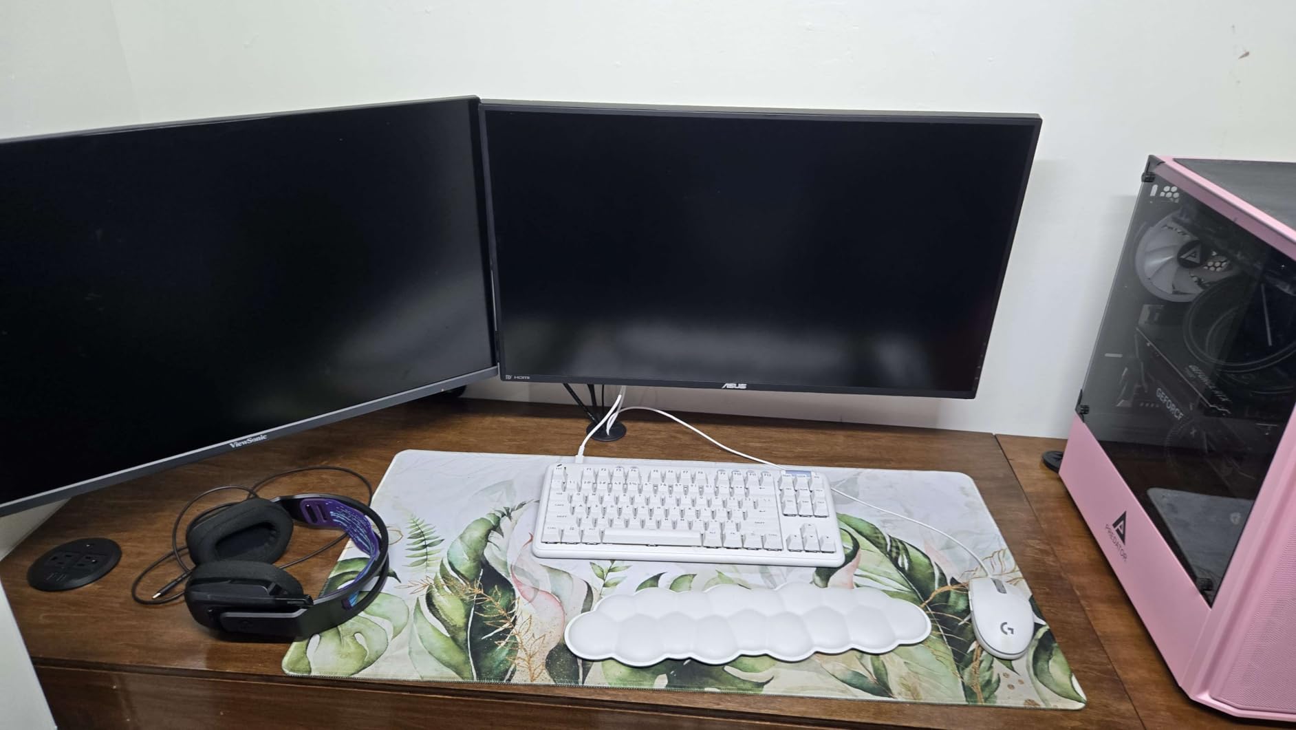 MOUNT PRO Dual Monitor Wall Mount for 13 to 32 Inch Screens, Wall Monitor Arm for 2 Monitors, Each Holds Up to 19.8lbs, Full Motion Wall Monitor Mount with VESA 75x75/100x100, Home Office Setup customer photo 2