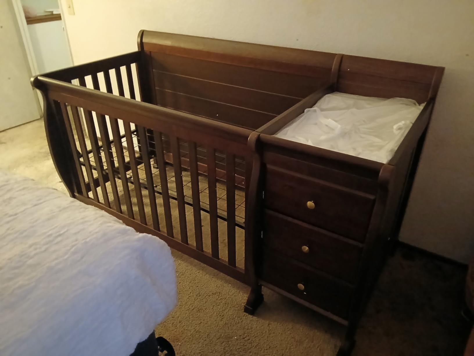 DaVinci Kalani 4-in-1 Convertible Baby Crib & Changing Table Combo - White customer photo 1